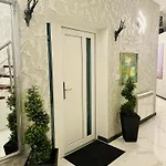 Дом отдыха Country Haven Comfy & Sleek House *