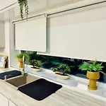 Country Haven Comfy & Sleek House Дом отдыха *