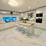 Country Haven Comfy & Sleek House Дом отдыха Monasterevin