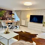 Country Haven Comfy & Sleek House Дом отдыха *