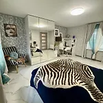 Country Haven Comfy & Sleek House Дом отдыха *