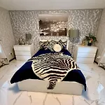Country Haven Comfy & Sleek House *