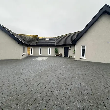 Country Haven Comfy & Sleek House