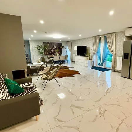 Holiday home Country Haven Comfy & Sleek House